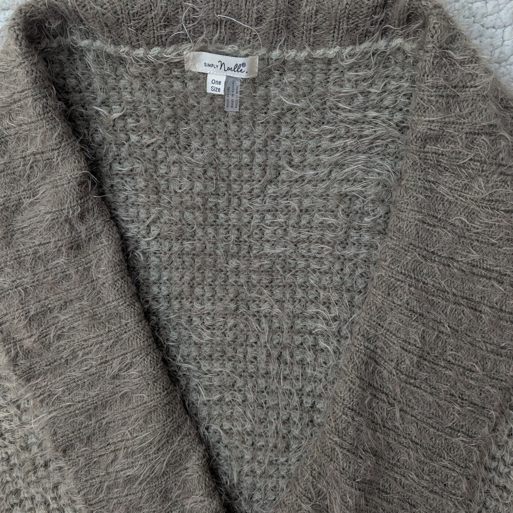 Cozy Gray Women's Cardigan Wrap - Picture 3 of 6